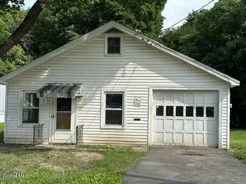 7 Madison Ave, Ravena, NY 12143
