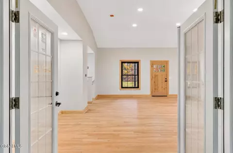 Entry Way - 49 Tabor Rd, Mechanicville, NY 12118 photo 2 of 5