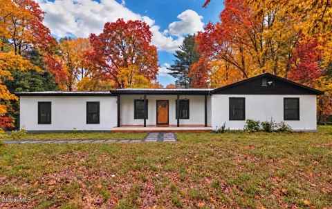 49 Tabor Rd, Mechanicville, NY 12118