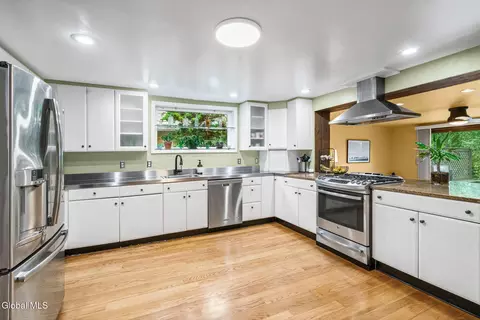 Kitchen - 33 Front St, Schenectady, NY 12305 photo 2 of 3