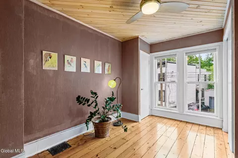 Bedroom - 33 Front St, Schenectady, NY 12305 photo 5 of 9