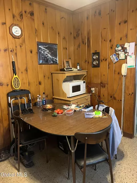 Dining - 825 Dean St, Schenectady, NY 12309 photo 3 of 4