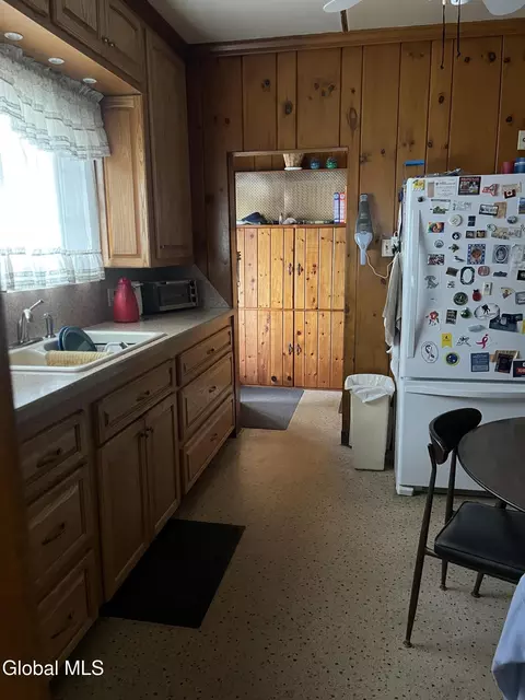 Kitchen - 825 Dean St, Schenectady, NY 12309 photo 7 of 7