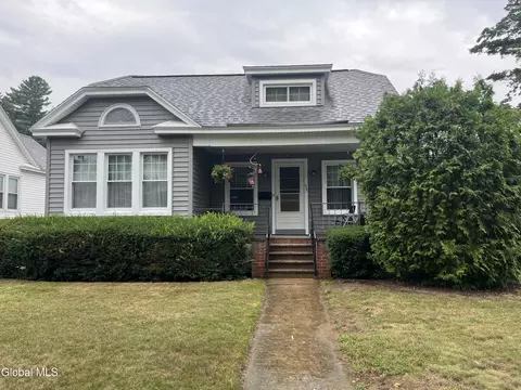Exterior - 825 Dean St, Schenectady, NY 12309 photo 2 of 12