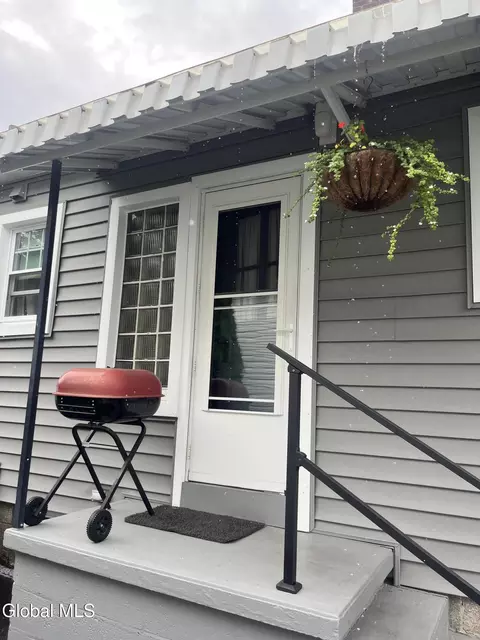 Exterior - 825 Dean St, Schenectady, NY 12309 photo 6 of 12