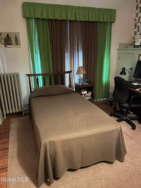Bedroom - 825 Dean St, Schenectady, NY 12309 photo 3 of 8