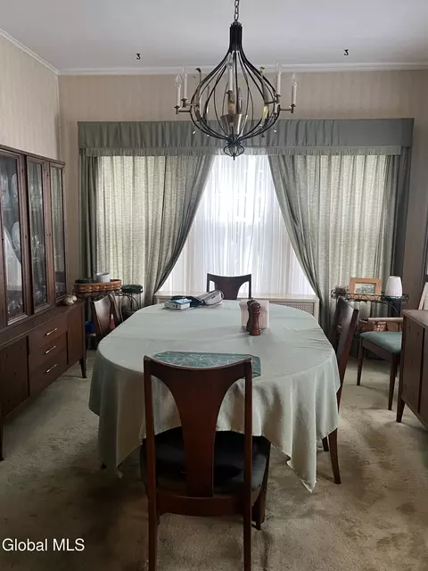 Dining - 825 Dean St, Schenectady, NY 12309 photo 2 of 4
