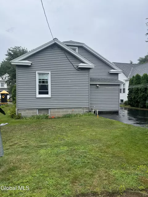 Exterior - 825 Dean St, Schenectady, NY 12309 photo 7 of 12