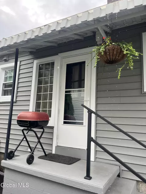 Exterior - 825 Dean St, Schenectady, NY 12309 photo 5 of 12