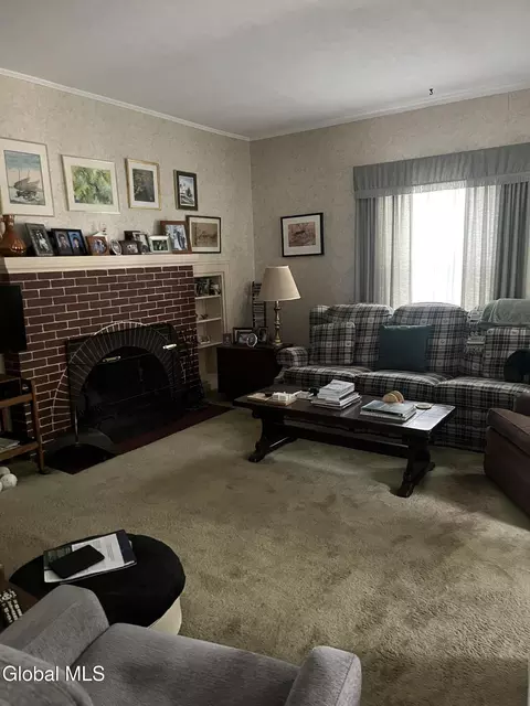 Living - 825 Dean St, Schenectady, NY 12309 photo 1 of 2