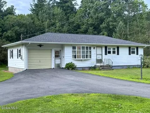 167 Stillwater Bridge Rd, Schaghticoke, NY 12154