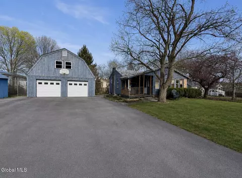 42 Indiana Ave, Queensbury, NY 12804