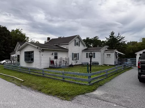 111 Railroad Ave, Hoosick Falls, NY 12090