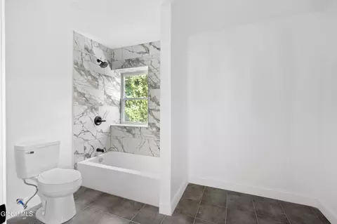 Bath - 730 Bailey St, Schenectady, NY 12303 photo 2 of 4