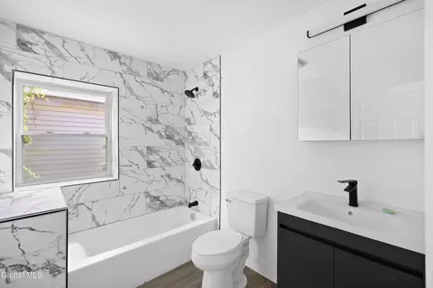 Bath - 730 Bailey St, Schenectady, NY 12303 photo 4 of 4