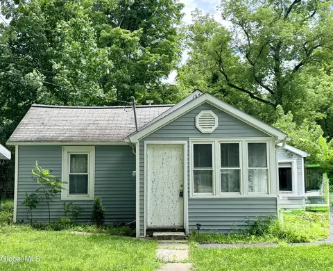 28 Lake Ave, Nassau, NY 12123