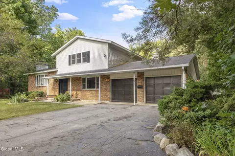 23 Sunset Dr, Queensbury, NY 12804