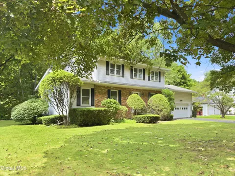 4 Laurel Dr, Loudonville, NY 12211