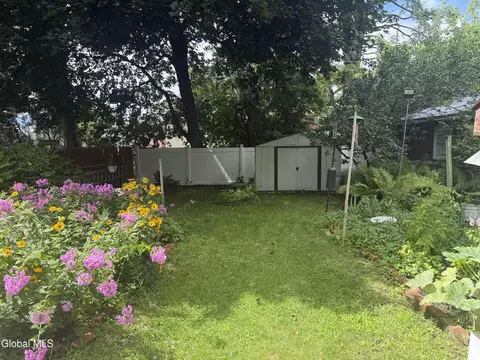 Exterior - 215 Elder St, Schenectady, NY 12304 photo 4 of 5