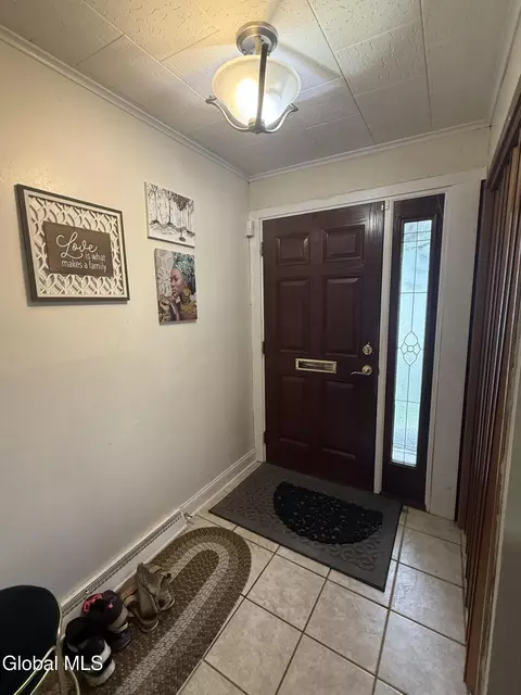 Entry Way - 215 Elder St, Schenectady, NY 12304 photo 1 of 3