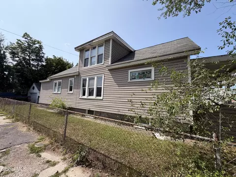 Exterior - 1162 Forest Rd, Schenectady, NY 12303 photo 3 of 4