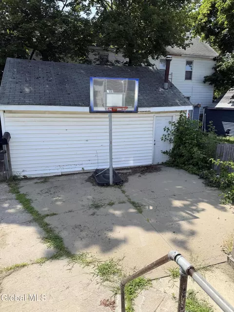 Exterior - 1162 Forest Rd, Schenectady, NY 12303 photo 4 of 4