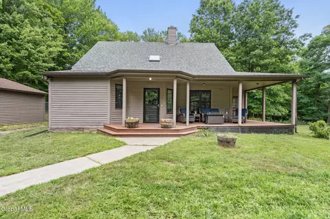 1364 Best Rd, East Greenbush, NY 12061