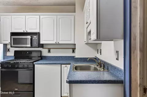 Kitchen - 1452 Garner Ave, Schenectady, NY 12309 photo 3 of 4
