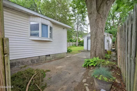 Exterior - 1452 Garner Ave, Schenectady, NY 12309 photo 3 of 12