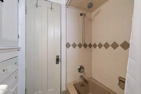 Bath - 1452 Garner Ave, Schenectady, NY 12309 photo 2 of 3