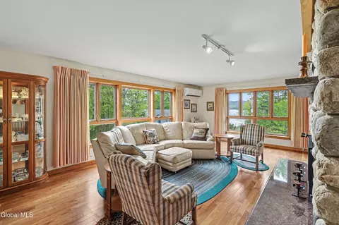 20 Pharaoh Dr, Schroon Lake, NY 12870