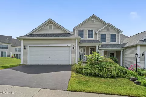 29 Lori Jean Pl, Troy, NY 12182
