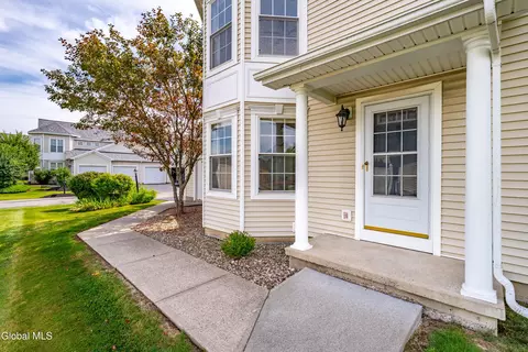 6 Patroon Pointe Dr, Rensselaer, NY 12144