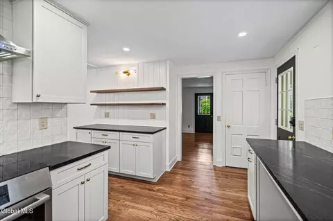 Kitchen - 5 Woodridge Rd, Delmar, NY 12054 photo 6 of 7
