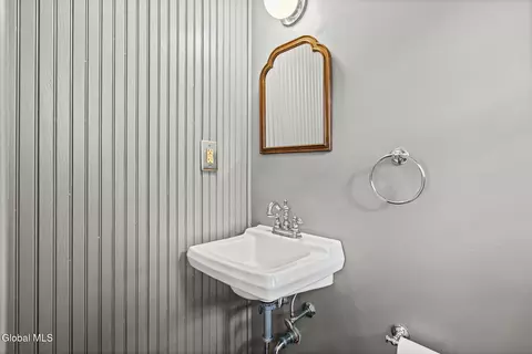 Bath - 5 Woodridge Rd, Delmar, NY 12054 photo 1 of 4