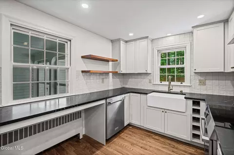 Kitchen - 5 Woodridge Rd, Delmar, NY 12054 photo 4 of 7