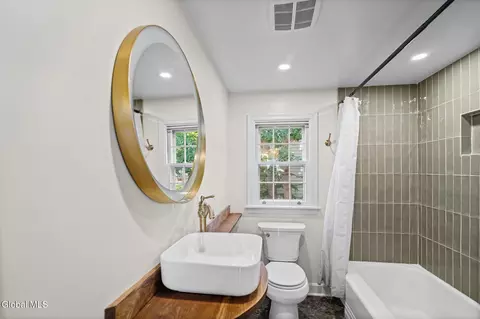 Bath - 5 Woodridge Rd, Delmar, NY 12054 photo 2 of 4