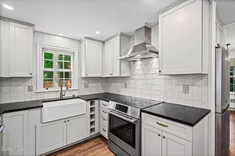 Kitchen - 5 Woodridge Rd, Delmar, NY 12054 photo 5 of 7