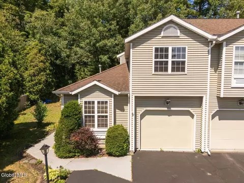 7 Fairwood Dr, Queensbury, NY 12804