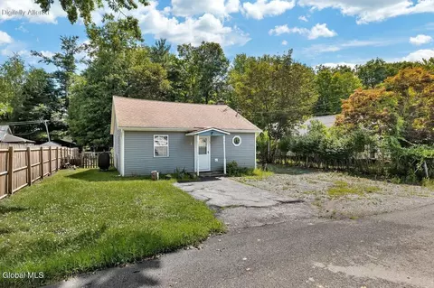 1 Forest St, Averill Park, NY 12018