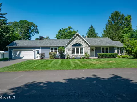 2 Dawn Dr # A, Latham, NY 12110