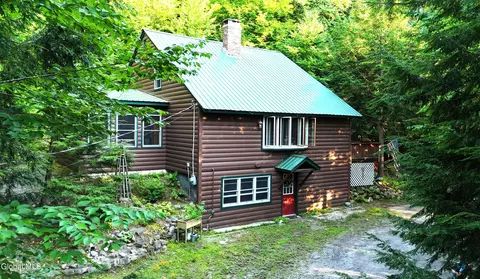 84 Marina Rd, Chestertown, NY 12817