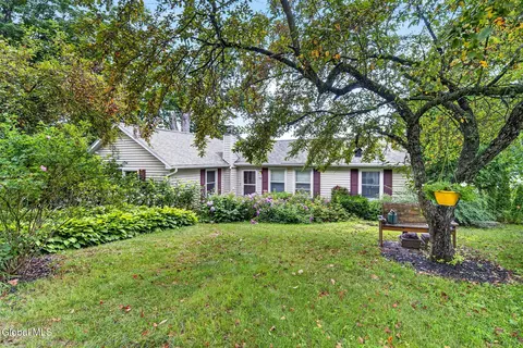 142 Sunnyside N, Queensbury, NY 12804
