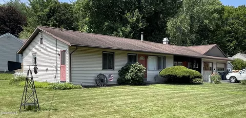 47 Rockery Ter, West Sand Lake, NY 12196