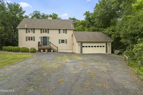 28 Juniper Ln, Athens, NY 12015