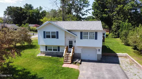14 Hilton Dr, South Glens Falls, NY 12803