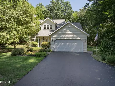 106 Chelsea Dr, Saratoga Springs, NY 12866