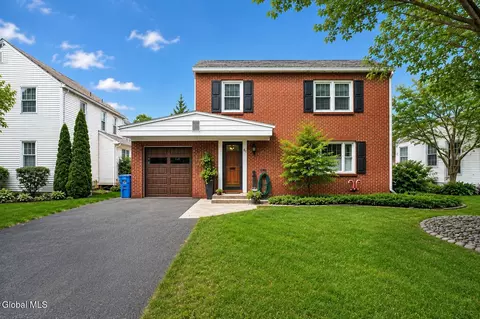 42 Buckingham Dr, Albany, NY 12208