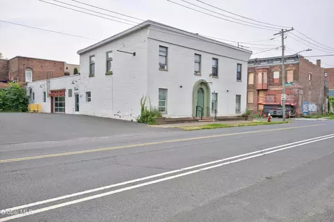 40 River St, Troy, NY 12180