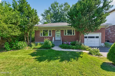 87 Buckingham Dr, Albany, NY 12208